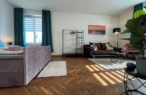 Seidnitz Apartment | "Experience Comfort and Convenience at Wohnperle Oskar06 in Dresden!"