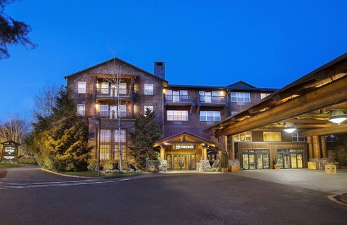 Vancouver Hotel | Experience Comfort at This Cozy Lodge-styled Family Room w/Balcony
