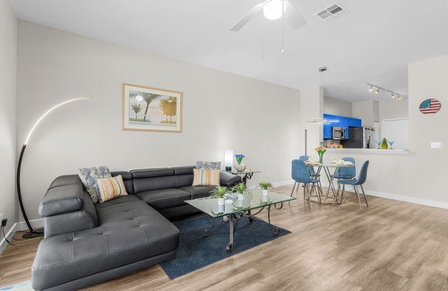 Metro Park Condo | Experience Comfort and Convenience - Condo Pine Oak Nook - Roelens