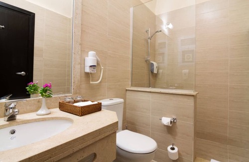 Makadi Bay Resort | Experience Serenity in 4 Family-Friendly Rooms with Pool & Stunning Garden View
