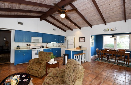 Vanderpool House | Experience Fall Colors @ Hilltop Cabin w/Hot Tub, Big Sky Views & River Access!