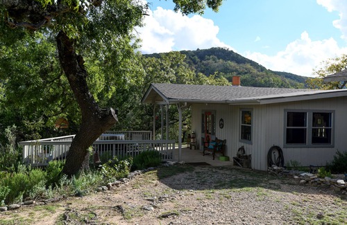 Vanderpool House | Experience Fall Colors @ Hilltop Cabin w/Hot Tub, Big Sky Views & River Access!