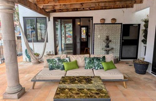 Zona Centro House | Experience Guanajuato's Magic from Casa Mirador!