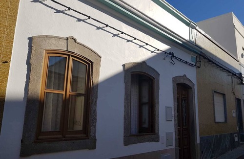 Fuseta House | Experience idyllic Algarve house, 400m to harbor & beach, fast WiFi, heatable