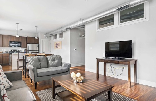 Mile Square Apartment | Experience Indy in Style Free Parking, DT Views