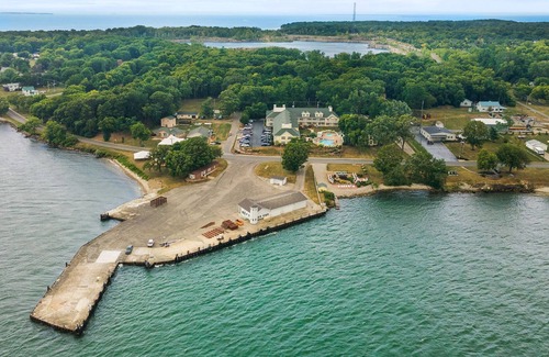 Kelleys Island House | Experience Island Tranquility at the Iroquois Suites Kelleys Island 216