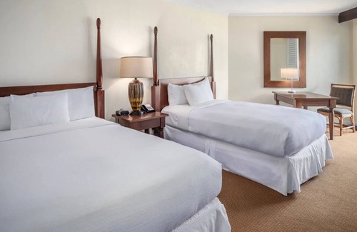 Hanamaulu Hotel | Experience Kauai's Beauty at Kauai Beach Resort, Pool Ocean View!