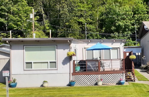 Eatonville House | Experience Lake Life for your next vacation near Mt.Rainier.