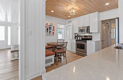 Michigan House | Experience lakeside luxury at 'Memories'