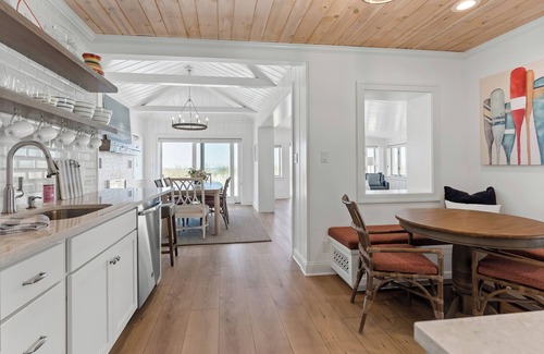 Michigan House | Experience lakeside luxury at 'Memories'