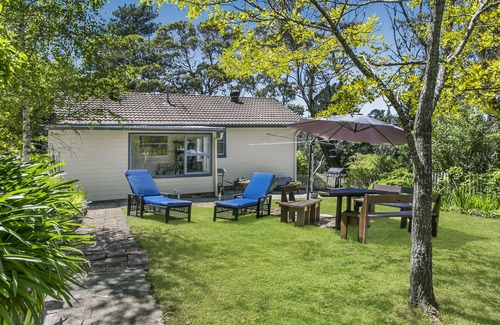 Leura Cottage | Experience Lavender Cottage, charming, cozy hideaway set in pretty bushland.