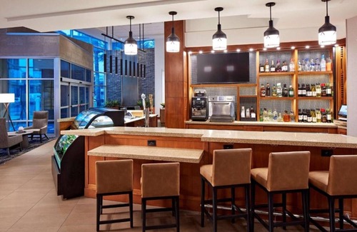 El Segundo House | Experience Los Angeles Culture and Fun From Our LAX Airport Room