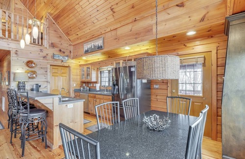 Lynn Cabin | Experience Luxury at The Sanctuary in Hendersonville by Sunscape Property Management