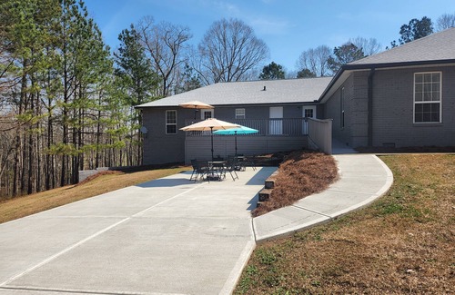Inman House | Experience Luxury and Comfort 7100 Sq Ft home ideal for Retreats & Getaways!