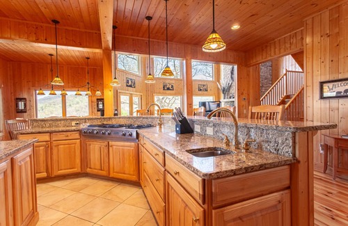Whittier House | Experience luxury at the Whittier Summit Escape