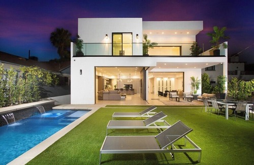Brentwood Villa | Experience luxury in our 7-bedroom, 7,500 sq ft retreat