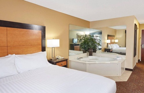 Buford House | Experience Luxury in Suite W/ Whirlpool Tub!