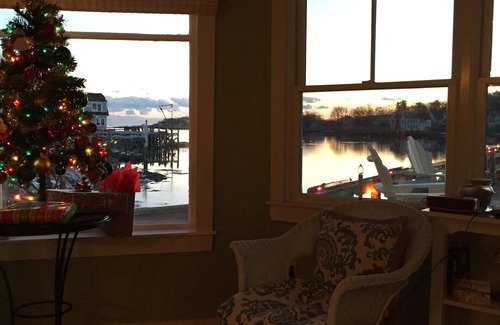 Cape Porpoise Cottage | EXPERIENCE MAINE. No metric for a unique over the water indulgence. LIVE IT UP!