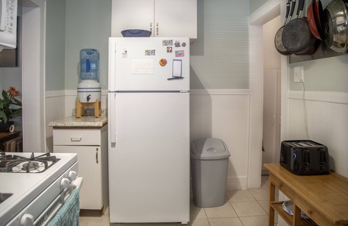 Galveston House | Experience Midtown charm near Galveston Seawall