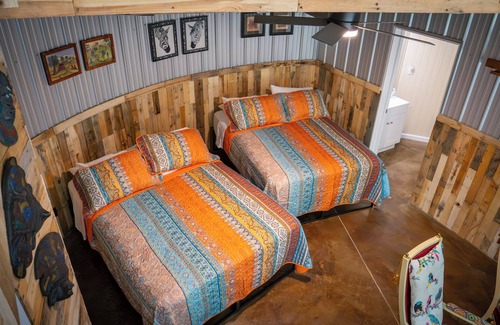Mount Sterling Bed & Breakfast | Experience Midwest at Hermann Grain Bins BNB and Retreat Center sleeps 16