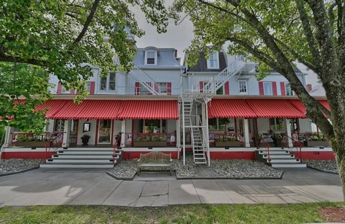 Milford House | Experience Milford’s Beauty! Central Location & Complimentary Breakfast