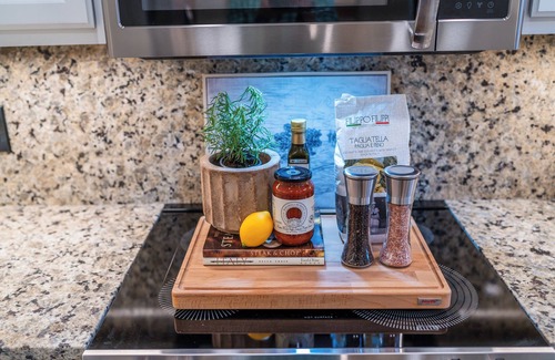 Tallahassee Condo | Experience Modern Elegance: Luxurious Tallahassee Condo with Premier Amenities