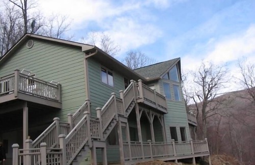Laurel Ridge Ski Chalet | Experience mountain bliss at Great Aspen Chateau, 6 bdrm, 4 kings, Pet Friendly