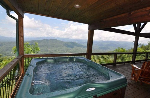 Bryson City Cabin | Experience mountain serenity at A Bear's Retreat, Bryson City, NC