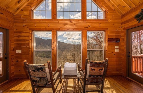 Bryson City Cabin | Experience mountain serenity at Millstone Lodge