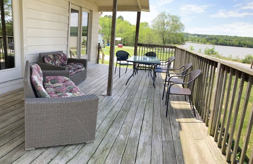 Lowell Cabin | Experience nature near White River - stay in our cozy 3-bedroom cabin