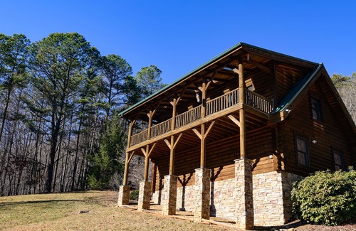 Candler Cabin | Experience nature’s splendor at a pet-friendly cabin 20 minutes from Asheville.
