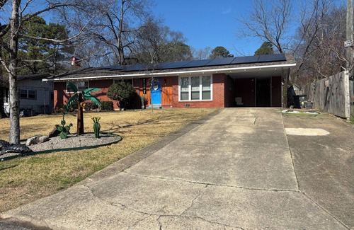 Hot Springs House | Experience our Unique Casa near gaming fun, 15-min stroll to Oaklawn