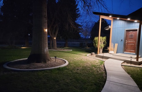 Prosser House | Experience Prosser in style: Cozy wine country 2BR retreat with 5 beds.