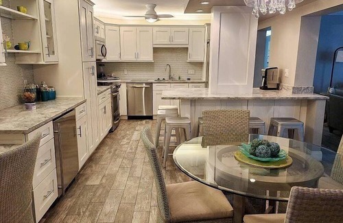 Fort Myers Beach Condo | Experience pure paradise at Island Winds, condo 702! This gorgeous, and completely remodeled, seventh-floor vacation condo rental will sleep up to six.
