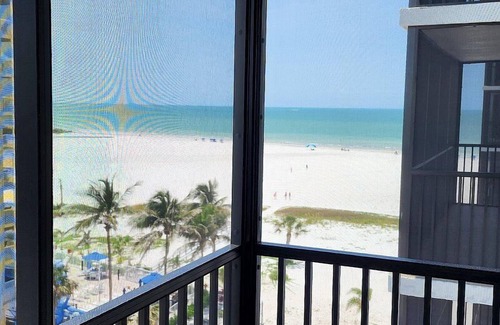 Fort Myers Beach Condo | Experience pure paradise at Island Winds, condo 702! This gorgeous, and.