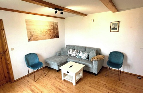 Langeneß Apartment | Experience relaxing days in our cozy 3-room apartment on Langeneß.