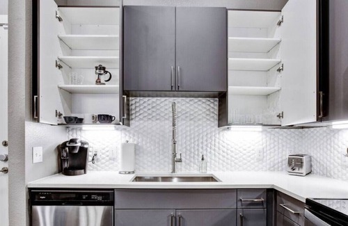 Arsenal Apartment | Experience San Antonio in Style