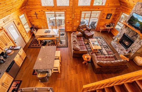 Almond Cabin | Experience serene lake views at the 3-bedroom Morning View Over Lake Fontana Cabin
