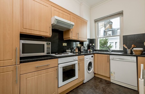 Pembridge Apartment | Experience Serenity and Comfort in Our Cozy, Spacious, Quiet and Bright Flat.
