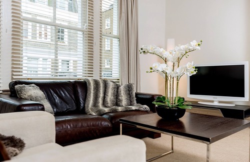 Pembridge Apartment | Experience Serenity and Comfort in Our Cozy, Spacious, Quiet and Bright Flat.