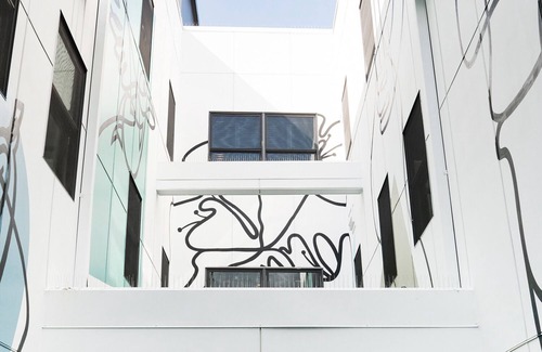 Buckman Neighborhood Apartment | Experience Soothing Moments & Luxury! Pets Allowed, Near Pioneer Place