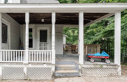 Ottawa Beach House | Experience spacious comfort at Pavillion Paradise - Pet Friendly