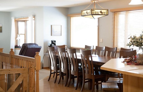 Starbuck House | Experience Starbuck charm in our spacious 5-bedroom retreat