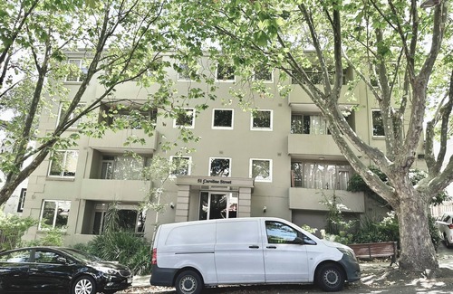 South Yarra Apartment | Experience stylish living in this chic one bedroom apartment. Perfect location