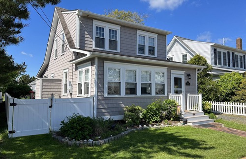 Avalon Cottage | Experience the Best of Avalon's Beaches without Breaking the Bank!
