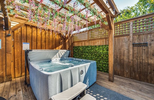 Oak Cliff House | Experience the best of Dallas-Near Bishop Art and DT Dallas.