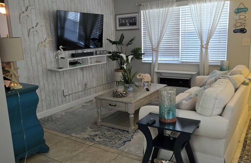 Old Naples Apartment | Experience the best of Downtown Naples