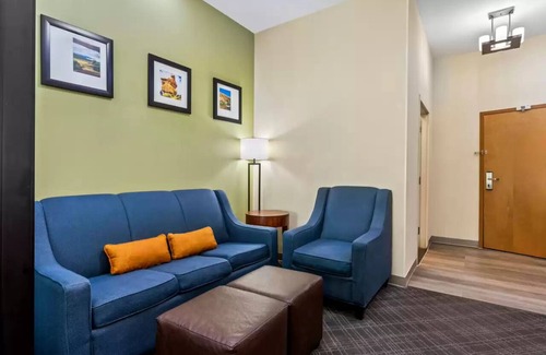 Roswell House | Experience The Best of Roswell - Spacious 2-Rooms w/Indoor Pool Near UFO Museum
