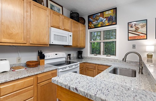 Wintergreen Condo | Experience the best Summer at Wintergreen, pool access, golf course, hiking and more.