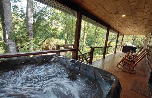 Bryson City House | Experience the charm of Bryson City in this cozy 2-bedroom cabin, Creekside Too.